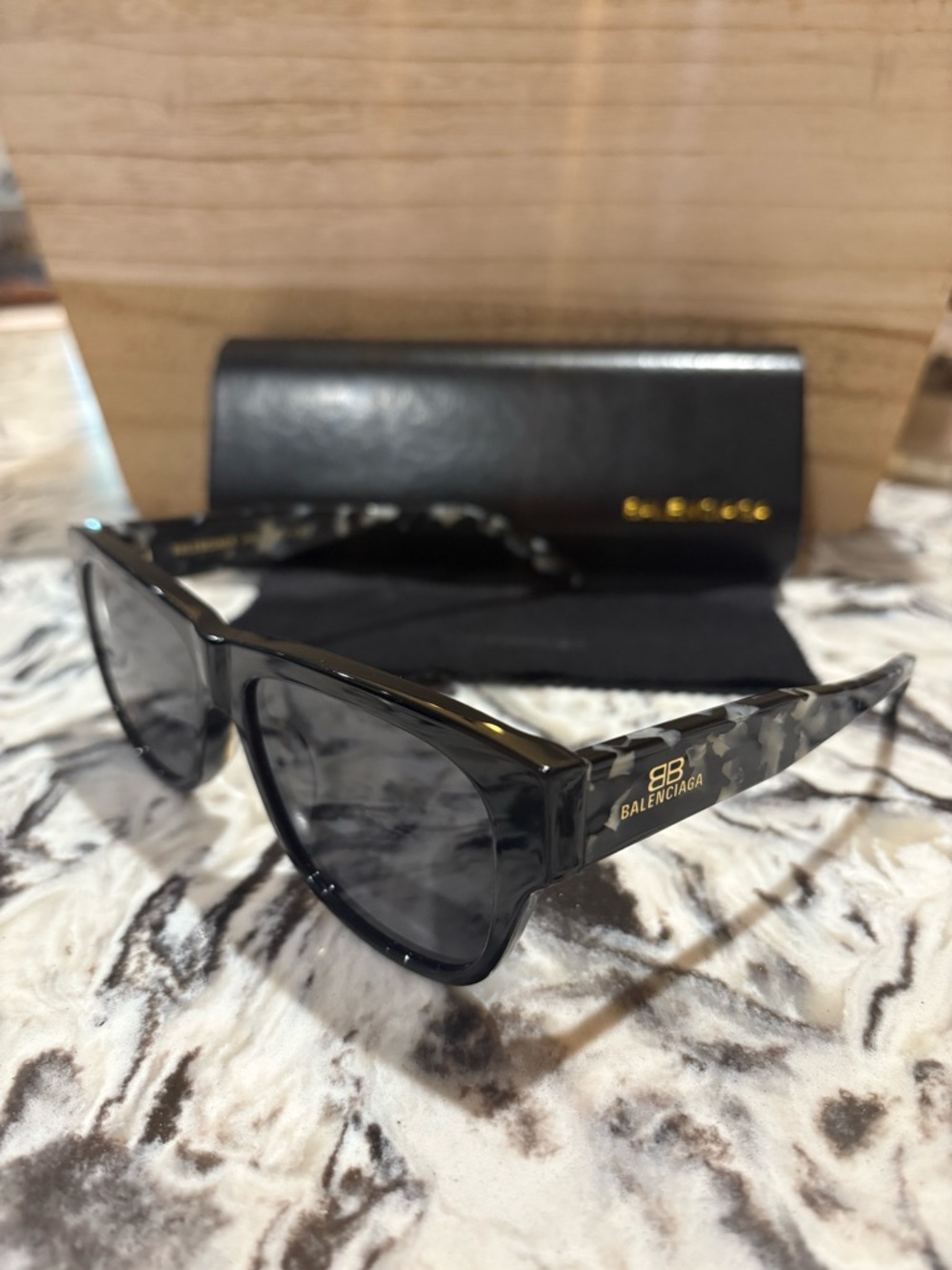 Balenciaga Gray Marbled Cat-Eye Sunglasses with Gold Logo - Picture 1 of 7